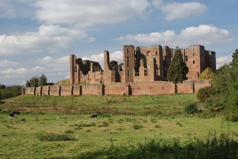 Kenilworth Castle and Elizabethan Garden - Image 2