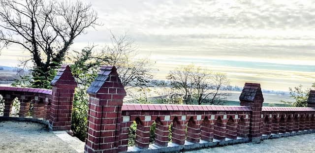 Gedenkstele für die Opfer 1945 durch die sowjetische Besatzungsmacht im Kapitelturm - Image 1