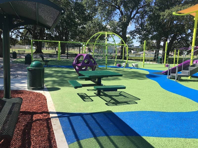 Plaquedilla Park - Image 2