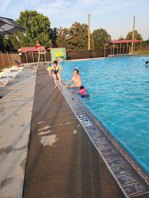 Beebe public pool - Image 3