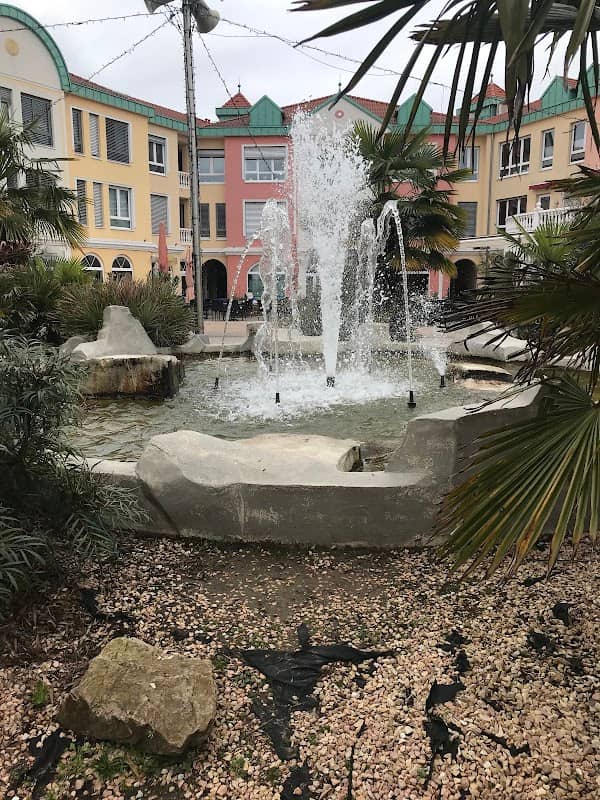 Georg-Mischlich-Platz - Image 1