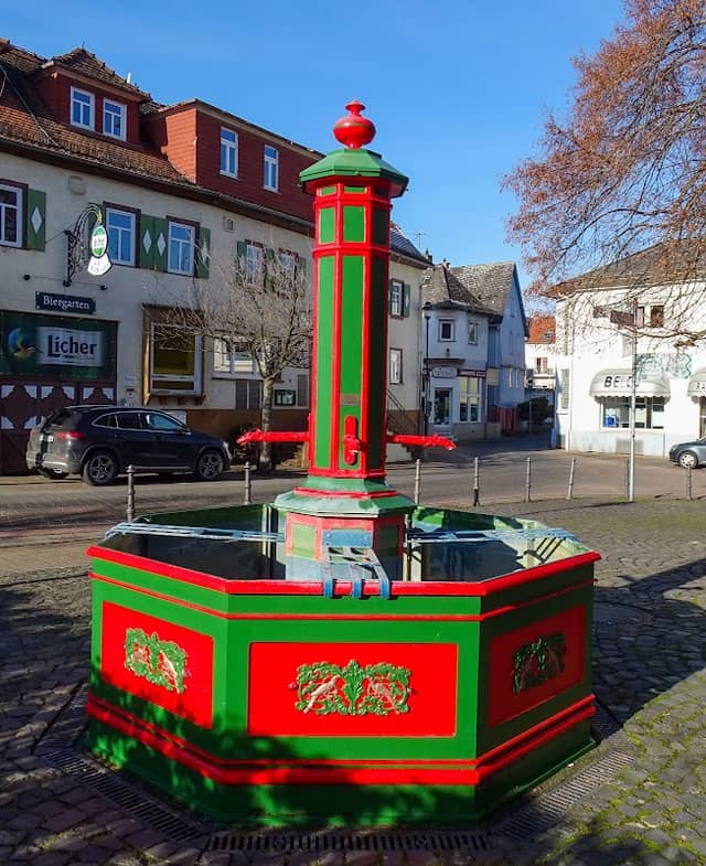 Brunnen vor der evangelischen Kirche - Image 1