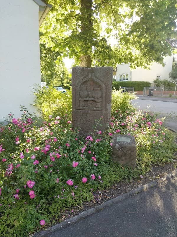 Dorfplatz Schwarzenbach - Image 1
