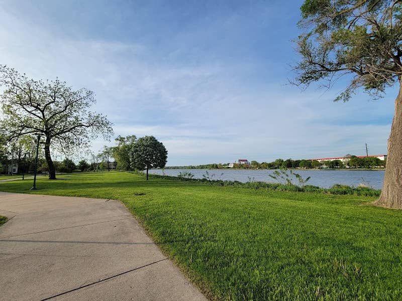 Riverside Park West - Image 1