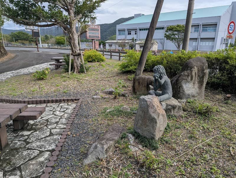 Yuwankenmunmini Park - Image 1