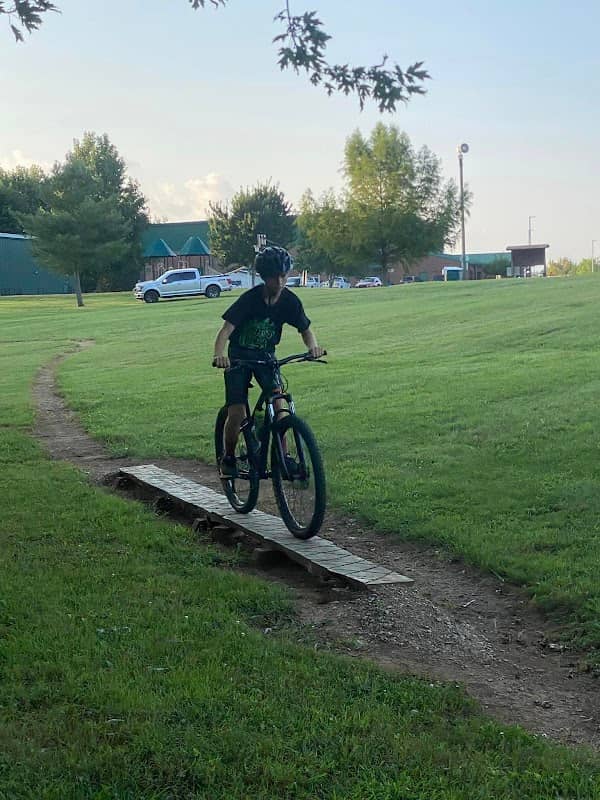 Hollow Riders Trail - MTB Trailhead - Image 1
