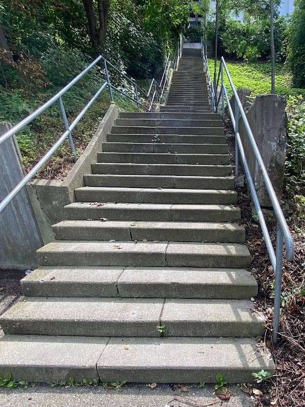 Treppe vom Parkplatz Schlachthausstrasse in die Altstadt Günzburg - Image 1