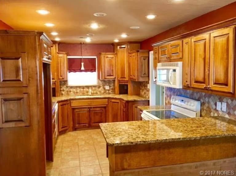 Blake Shelton Childhood Home - Image 1
