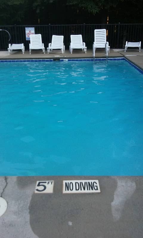 River Hills Aquatic Center - Image 1
