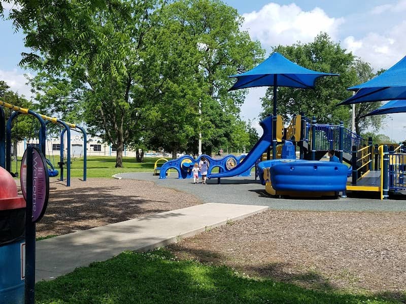 Riverside Park - Image 1