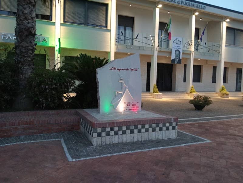 Monumento a Don Gabriele Pastore - Image 1