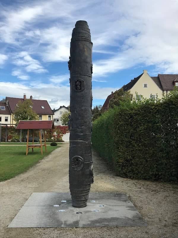 Benedikt-Säule im Prälatengarten - Image 1