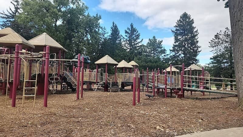 Island Park - Image 2