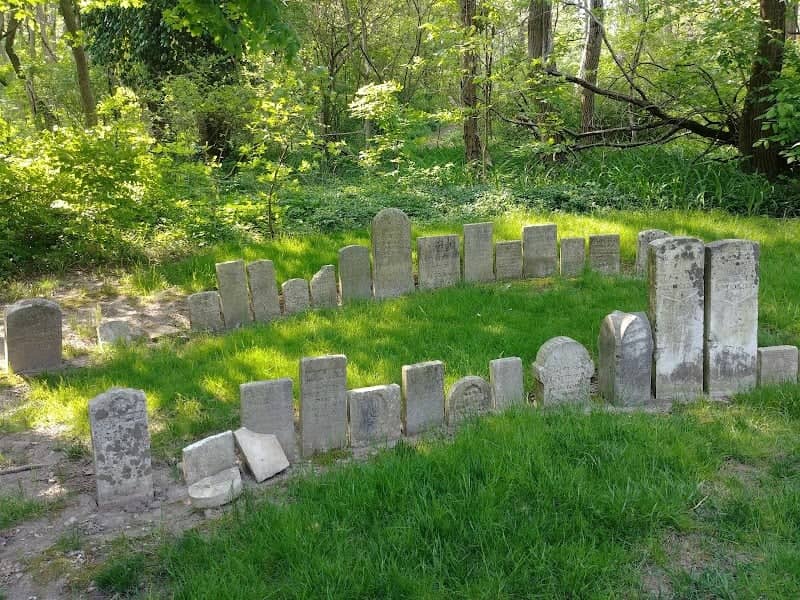 Old Friends Cemetery Park - Image 2