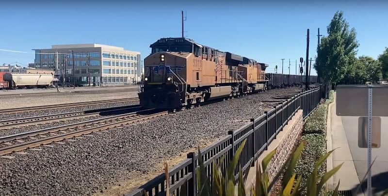 Roseville Train Watching Platform - Image 3