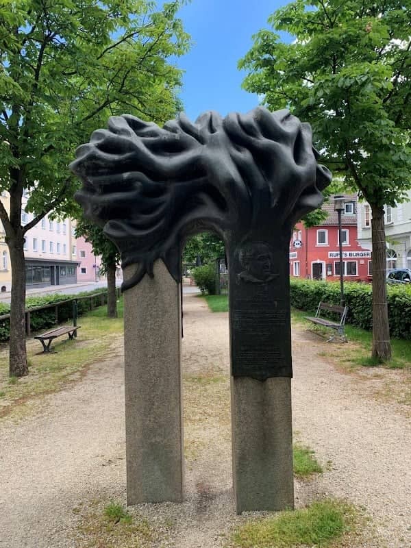 Linden Baum Denkmal - Image 1