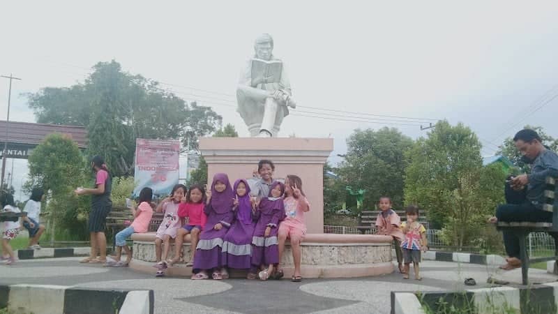 Taman Tugu Patung Literasi - Image 2