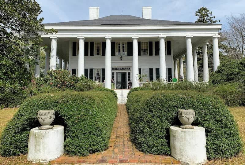 The Columns Plantation Home - Image 2
