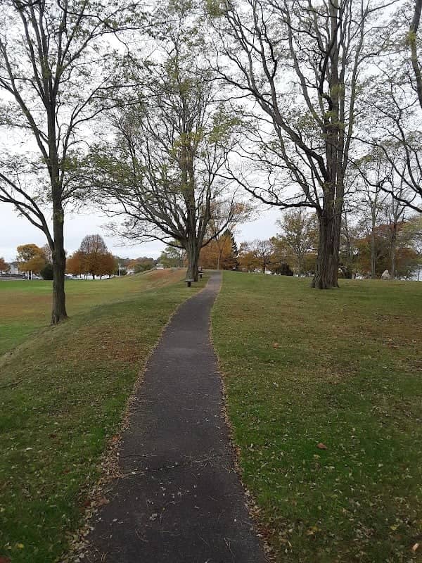 Burr's Hill Park - Image 2