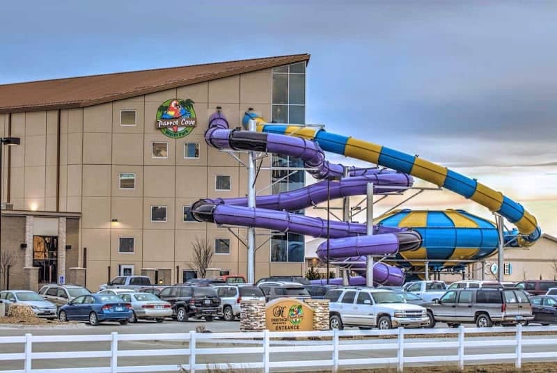 Parrot Cove Indoor Water Park - Image 3