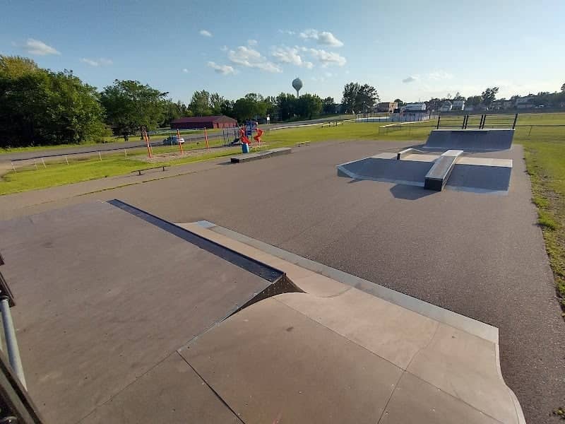 Keewatin Skateboard Park - Image 1