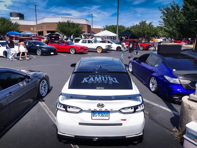 Crowne Plaza Warwick Car Meet - Image 1
