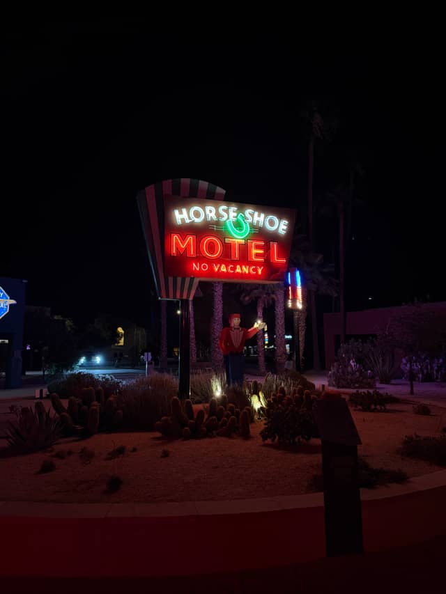 Horseshoe Motel Neon Sign - Image 1