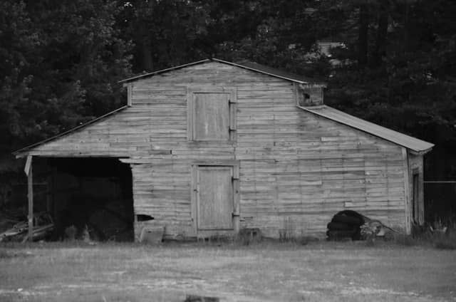 Rustic Spring Lake Barn - Image 1