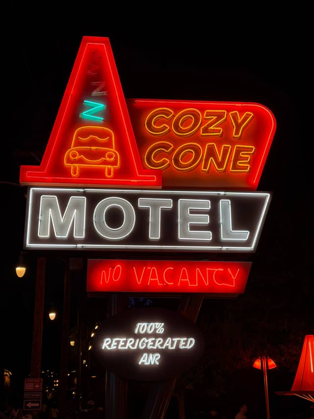 Cozy Cone Motel - Image 1