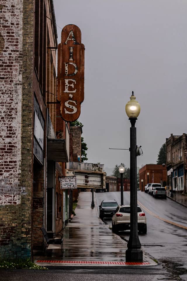 Historic Aide's Building, Mount Hope - Image 1
