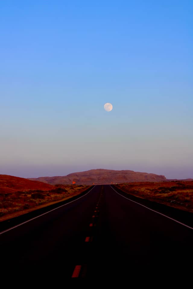 Teec Nos Pos Desert Road - Image 1