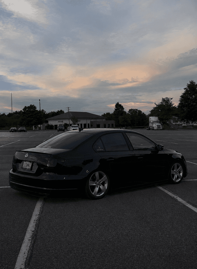 Pinnacle at Tutwiler Farm Parking Lot - Image 1