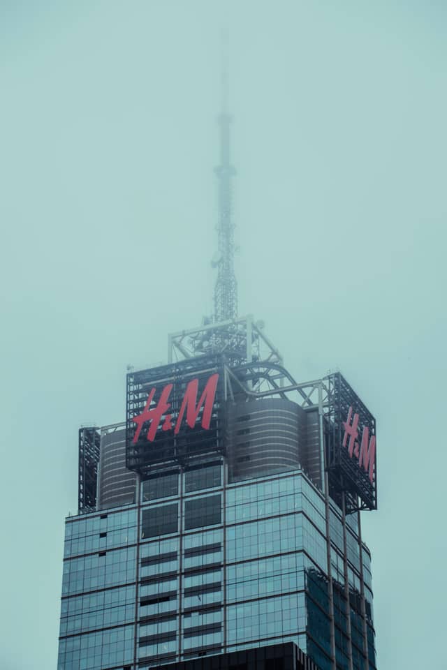 4 Times Square (H&M Building) - Image 1