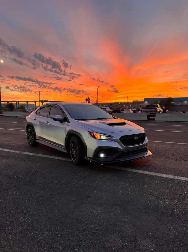 Phoenix Sky Harbor Cell Phone Lot - Image 1