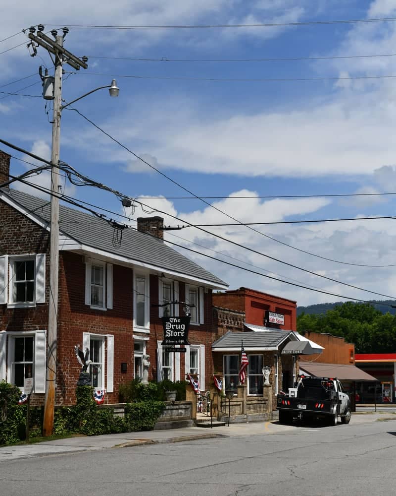 Historic Downtown Benton - Image 1