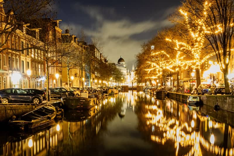 Kloveniersburgwal Canal - Image 1