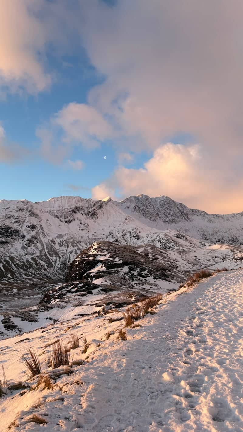 Pen-y-Pass, Snowdonia - Image 1