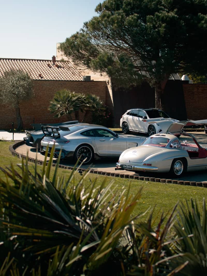 Saga Classic Mercedes-Benz Center - Image 1