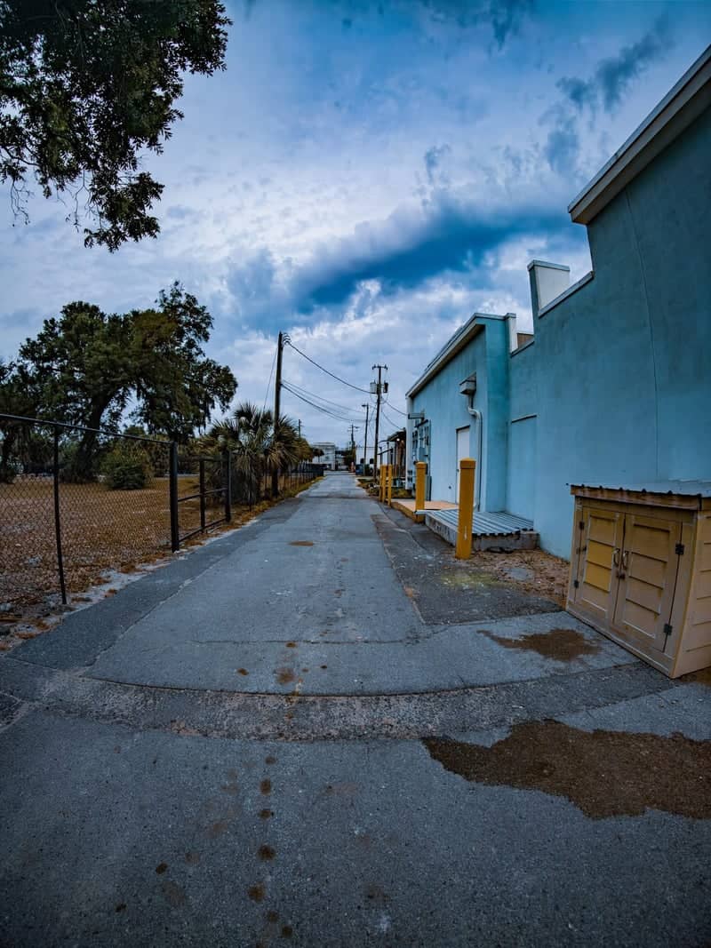 Downtown Panama City Alleyway - Image 1