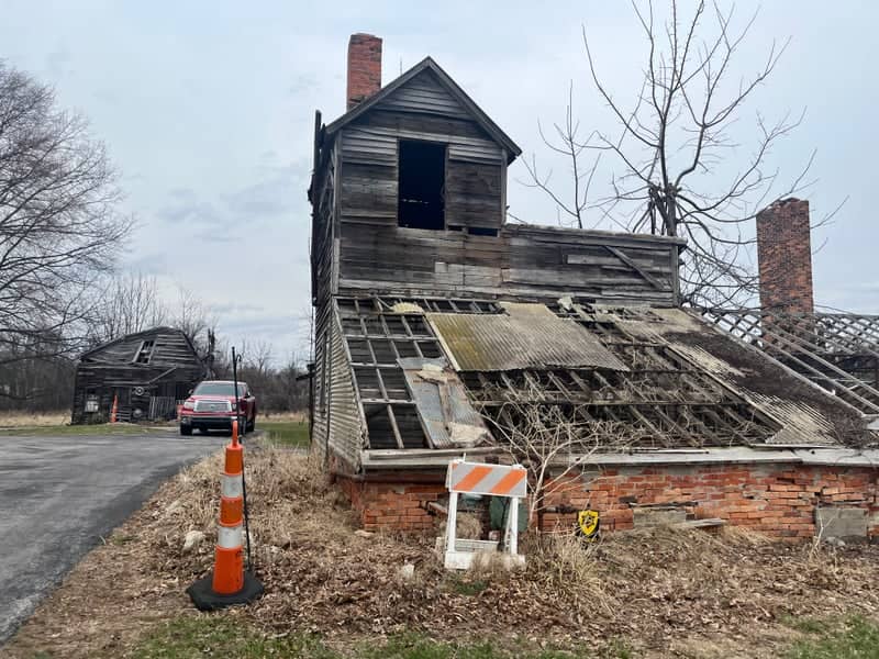 Abandoned Hill Avenue Farmstead - Image 1