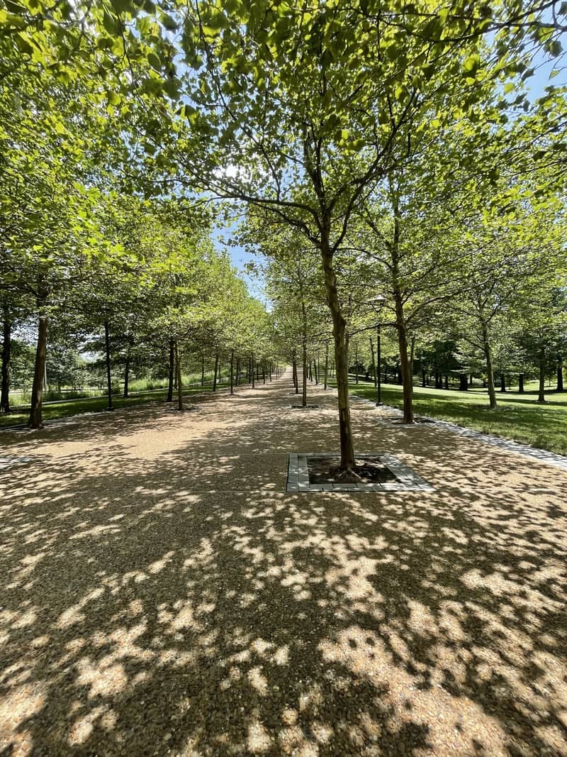 Gateway Arch National Park Walkway - Image 1
