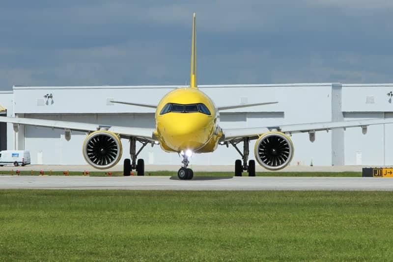 FLL North Perimeter Plane Spotting - Image 1
