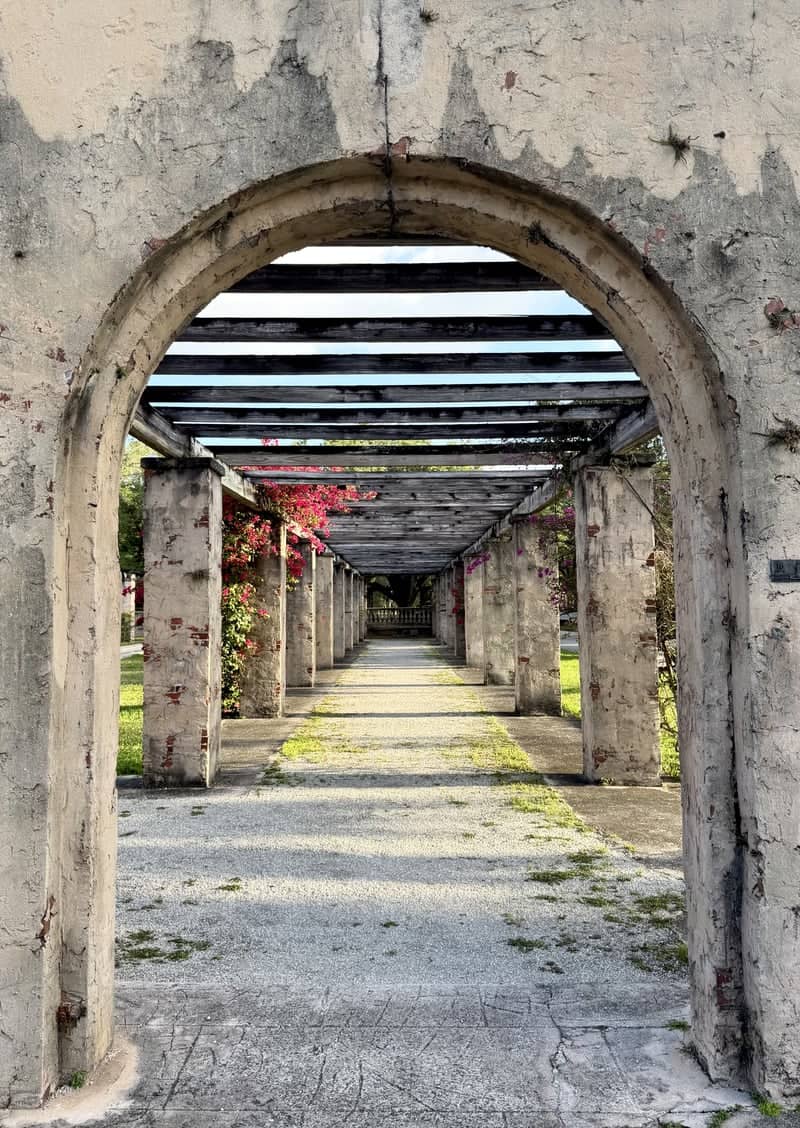 Country Club Prado Pergola - Image 1