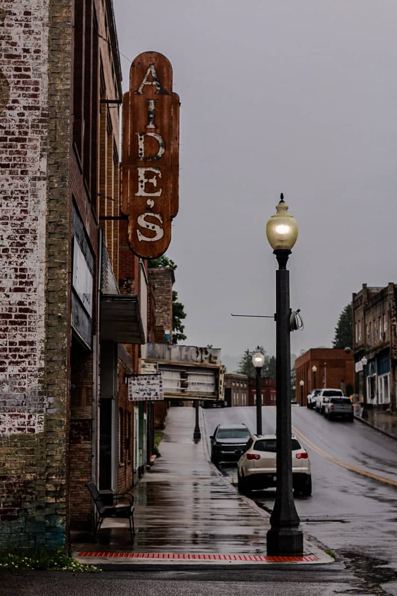 Historic Aide's Building, Mount Hope - Image 1