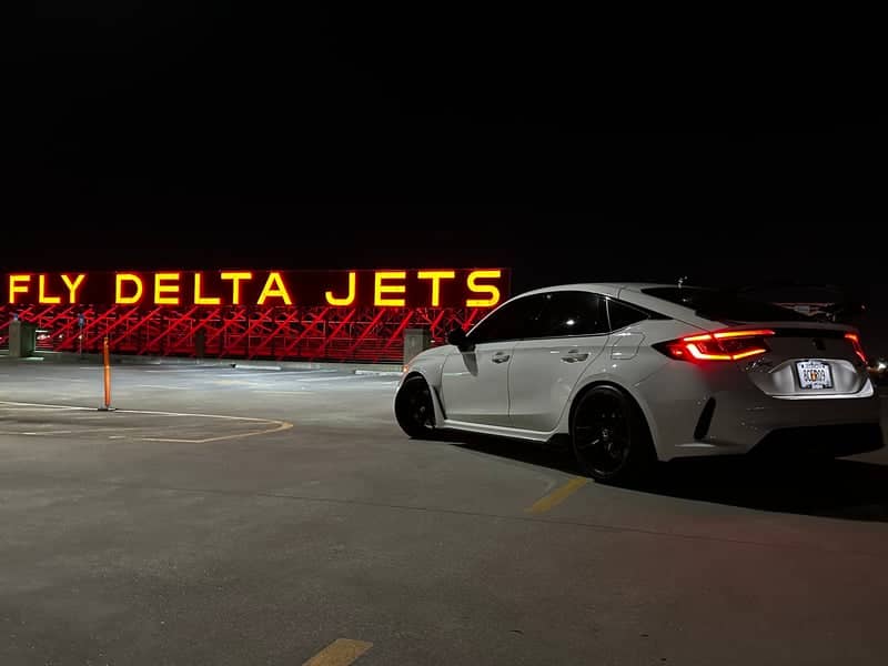 Fly Delta Jets Sign Overlook - Image 1