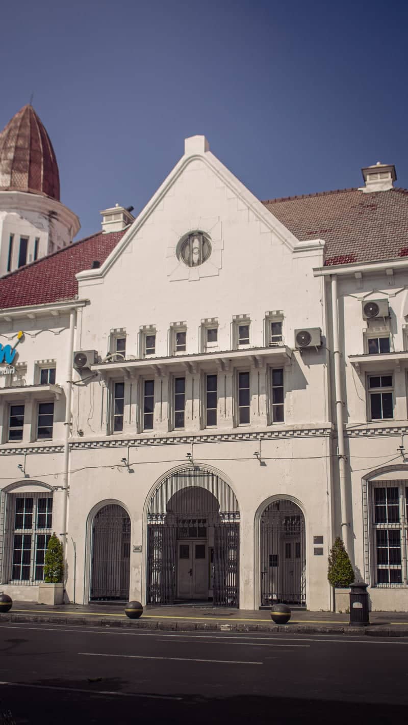 Bank Mandiri Kembang Jepun - Image 1
