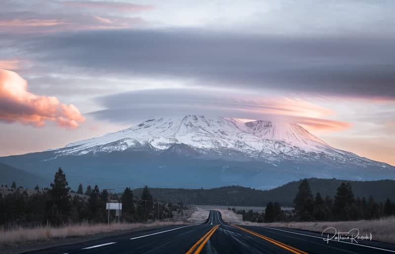 Mount Shasta from Highway 97 - Image 1