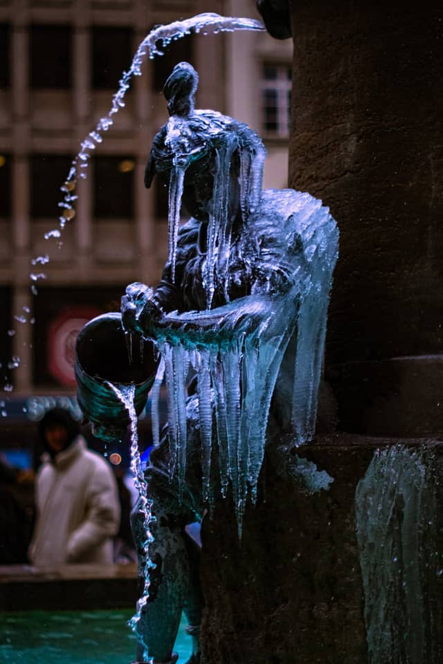 Fischbrunnen, Marienplatz - Image 1