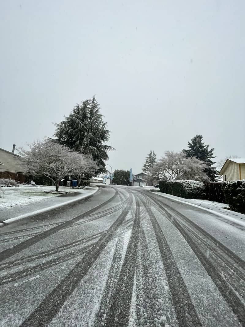 Snowy Suburban Street in Kent - Image 1