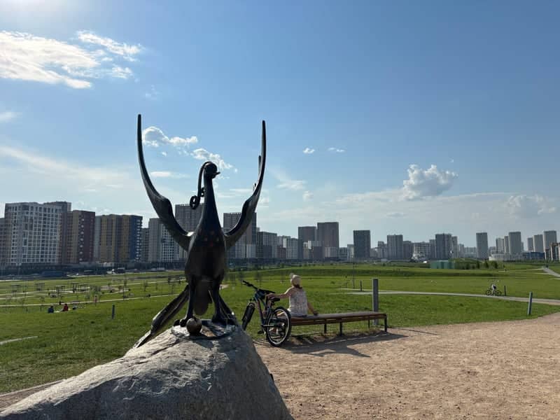 Preobrazhensky Park Bird Sculpture - Image 1